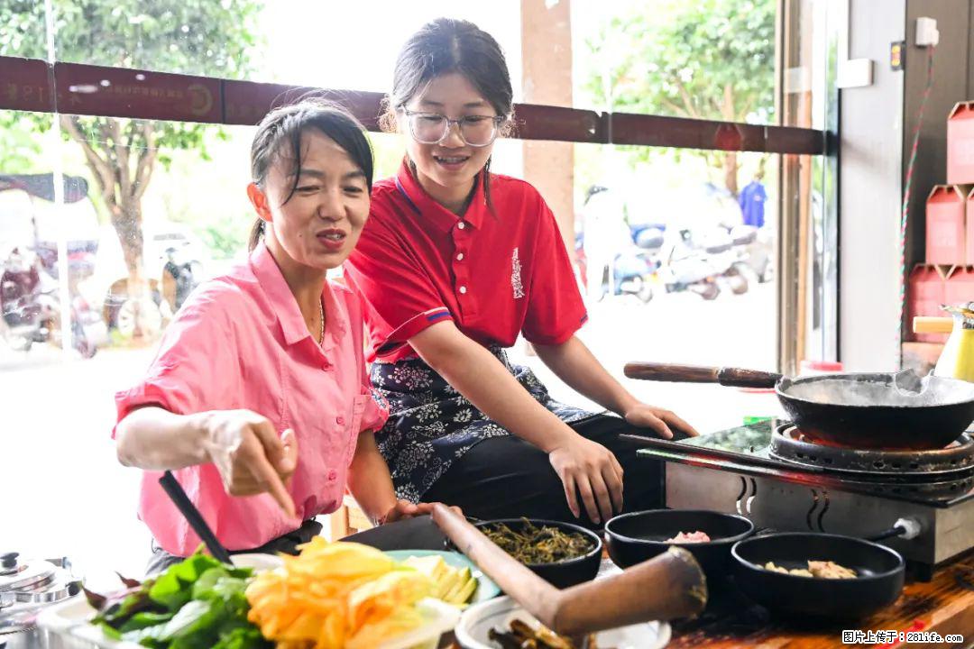全网追的“扁担女孩”,找了一份暑假工,时薪12元 - 潮州生活资讯 - 潮州28生活网 chaozhou.28life.com